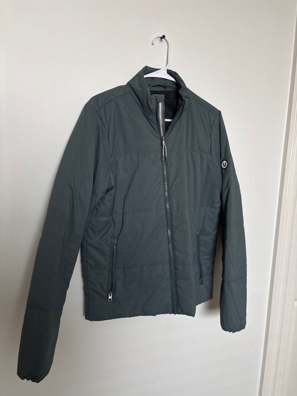Vuori Mens Dusty Blue Lightweight Puffer Jacket, worn once - Picture 2 of 6